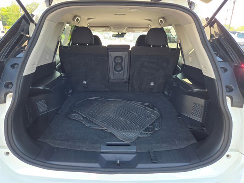 Used 2020 Nissan Rogue SV image 19