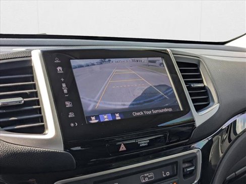 Used 2017 Honda Pilot Touring image 14