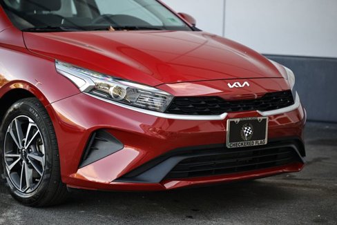 Used 2023 Kia Forte LXS image 2