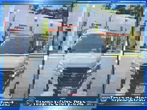 Used 2024 Nissan Kicks SR image 2