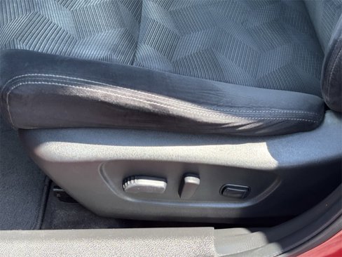 Used 2016 Nissan Rogue SV image 17