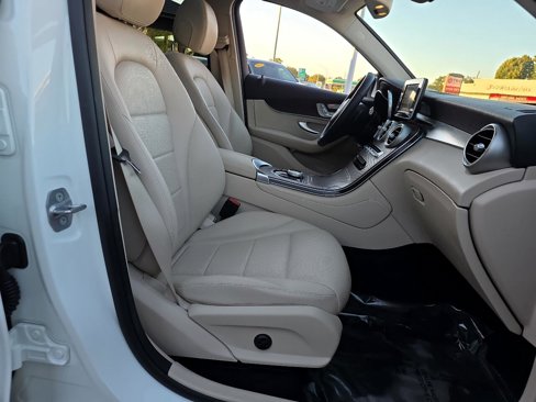 Used 2019 Mercedes-Benz GLC 300 4MATIC w/ Premium Package image 41