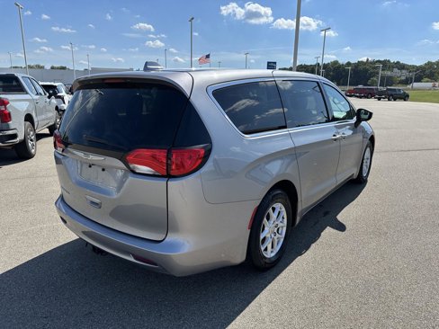 Used 2017 Chrysler Pacifica Touring image 9