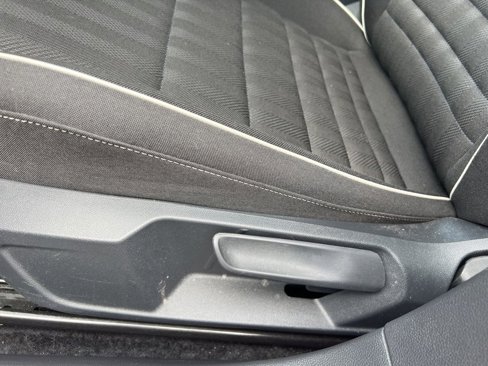 Used 2024 Volkswagen Jetta Sport image 14