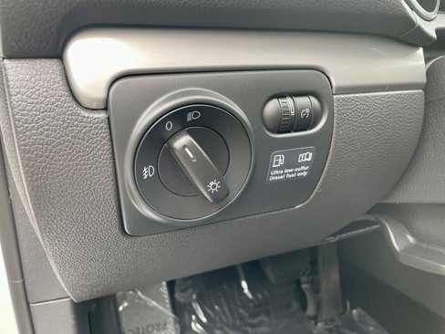 Used 2012 Volkswagen Golf TDI image 21