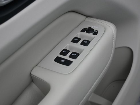 New 2025 Volvo XC60 B5 Core w/ Climate Package image 11