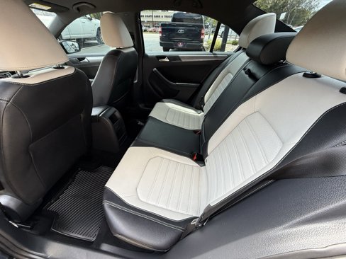 Used 2016 Volkswagen Jetta Sport image 11