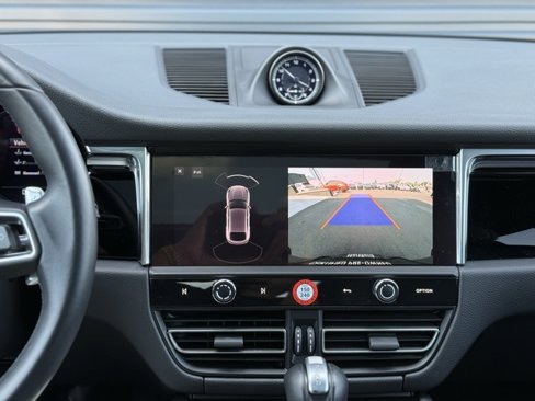 Certified 2025 Porsche Macan image 22