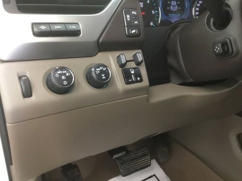 Used 2018 Chevrolet Suburban Premier image 26