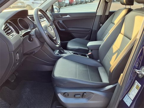 Used 2021 Volkswagen Tiguan SE w/ Panoramic Sunroof Package image 17