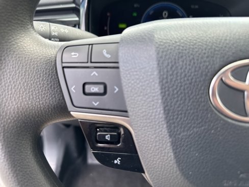 Used 2025 Toyota Camry LE image 17