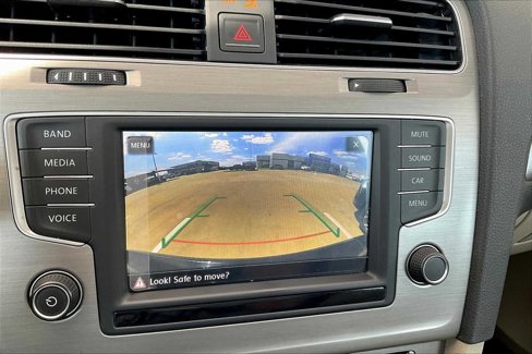 Used 2017 Volkswagen Golf S image 25