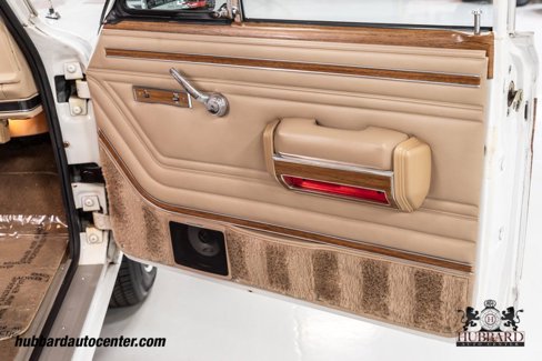 Used 1991 Jeep Grand Wagoneer image 21