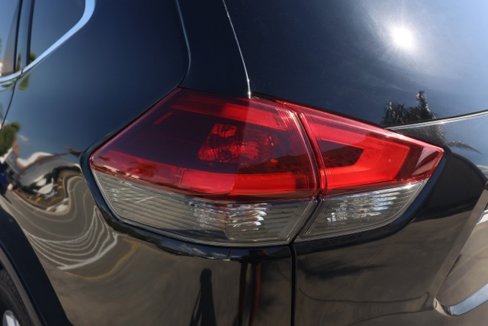 Used 2018 Nissan Rogue SV image 7