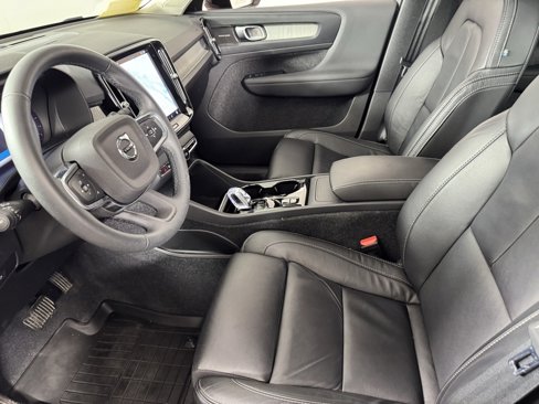 Certified 2023 Volvo XC40 B5 Plus w/ Climate Package image 18