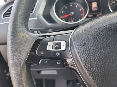 Used 2020 Volkswagen Tiguan S image 29
