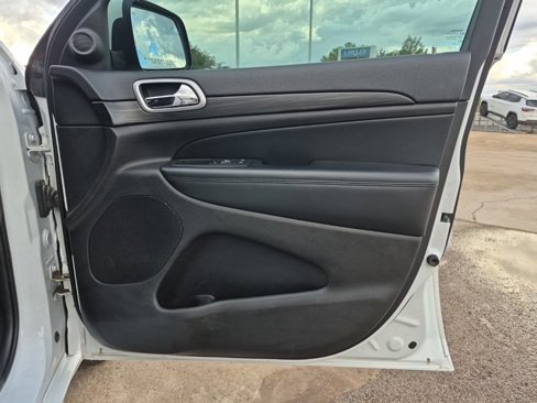 Used 2019 Jeep Grand Cherokee Altitude image 24