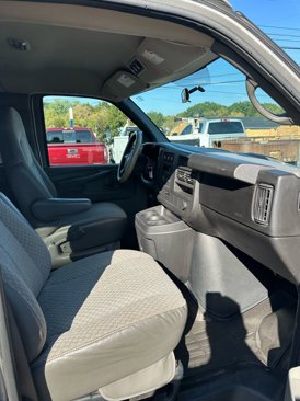 Used 2009 Chevrolet Express 1500 AWD Passenger w/ LT Preferred Equipment Group image 9