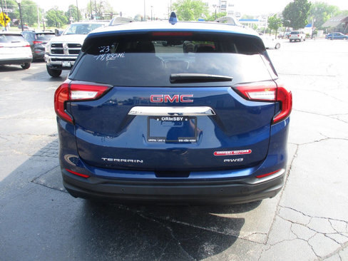 Used 2023 GMC Terrain SLE w/ Driver Convenience Package image 9
