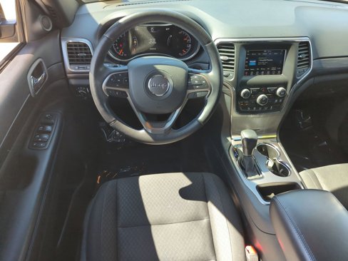 Used 2019 Jeep Grand Cherokee Laredo image 18