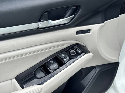 Used 2022 Nissan Altima 2.5 Platinum image 6