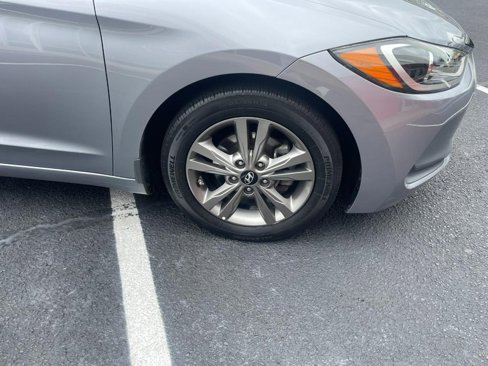 Used 2017 Hyundai Elantra SE image 7
