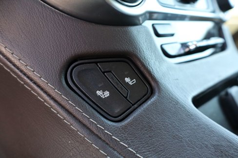 Used 2015 Chevrolet Suburban LT image 24