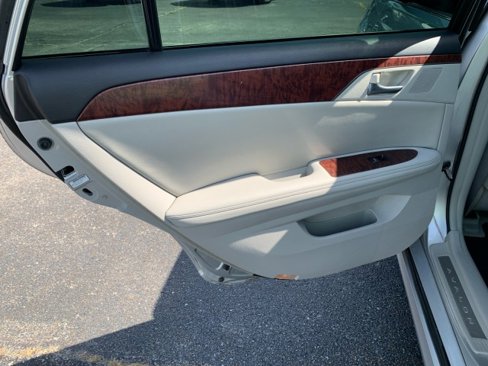 Used 2011 Toyota Avalon Limited image 14