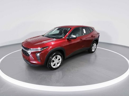 Used 2025 Chevrolet Trax LS image 4