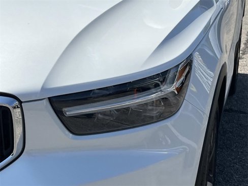 Used 2021 Volvo XC40 T5 Momentum w/ Premium Package image 9
