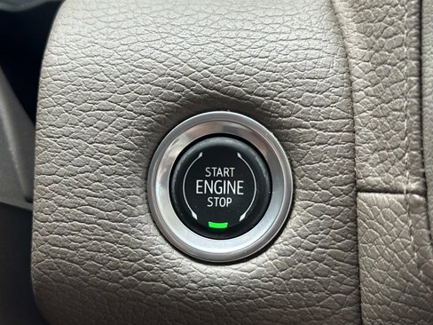 Used 2021 GMC Yukon Denali w/ Denali Premium Package image 21