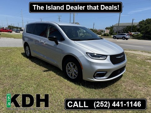 Used 2024 Chrysler Pacifica Touring-L image 1