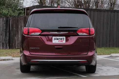 Used 2018 Chrysler Pacifica Touring Plus w/ Tire & Wheel Group image 13