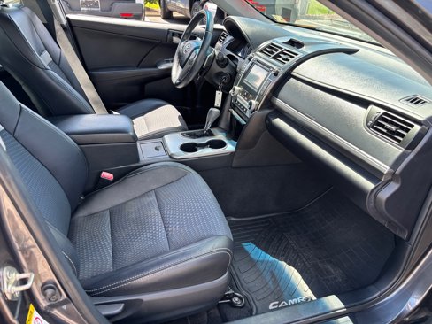 Used 2014 Toyota Camry L image 21