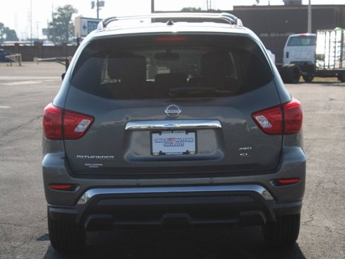 Used 2017 Nissan Pathfinder SL image 3