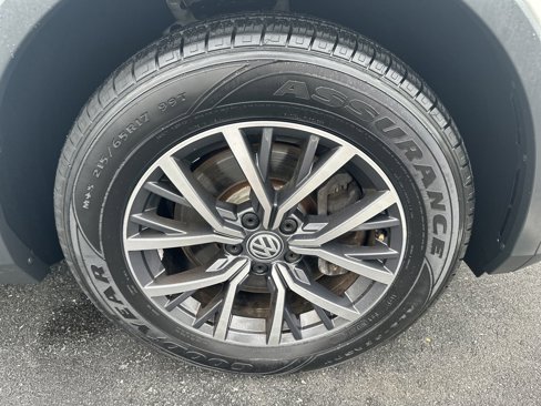 Used 2020 Volkswagen Tiguan SE w/ Panoramic Sunroof Package image 34