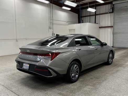 Used 2024 Hyundai Elantra Blue image 24