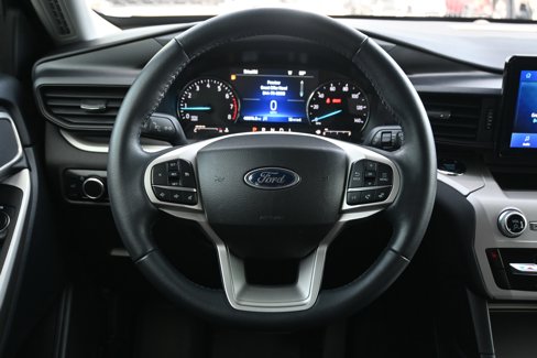 Used 2023 Ford Explorer XLT image 23