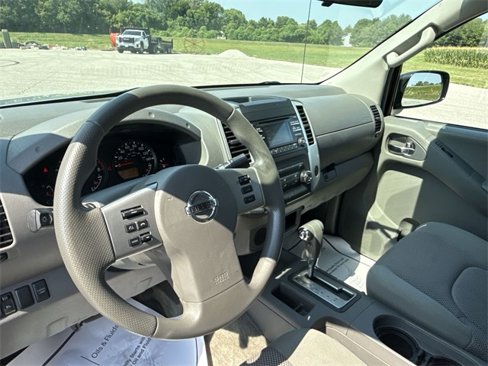 Used 2014 Nissan Frontier SV image 21
