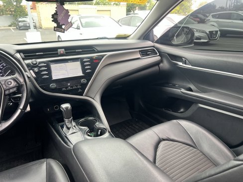 Used 2018 Toyota Camry SE image 8