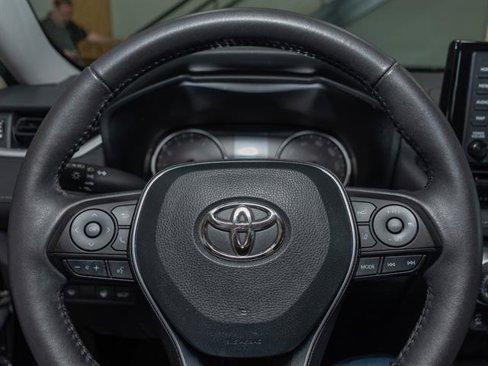 Used 2022 Toyota RAV4 XLE image 10