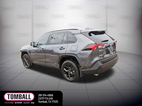 Used 2024 Toyota RAV4 LE image 6