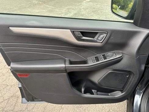 Certified 2022 Ford Escape SE w/ SE Sport Appearance Package image 13