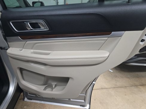 Used 2018 Ford Explorer Limited w/ Equipment Group 301A image 10