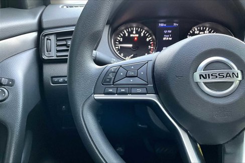 Used 2020 Nissan Rogue Sport S image 19