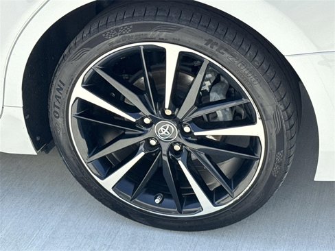 Used 2018 Toyota Camry XSE image 30
