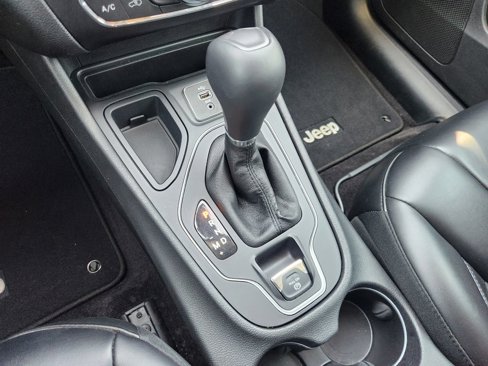 Used 2019 Jeep Cherokee Latitude Plus image 12