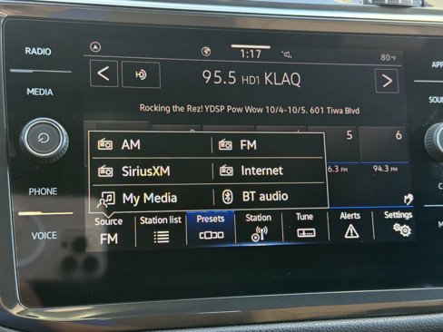 Used 2022 Volkswagen Tiguan SE w/ Panoramic Sunroof Package image 13