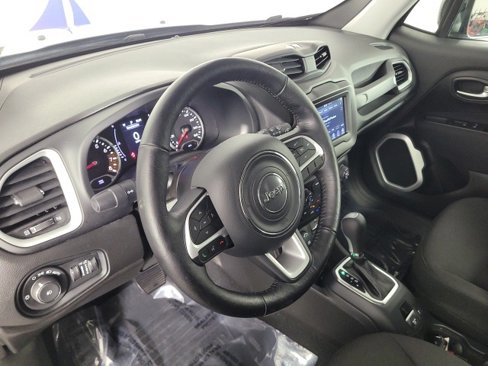 Used 2020 Jeep Renegade Latitude w/ Cold Weather Group image 33