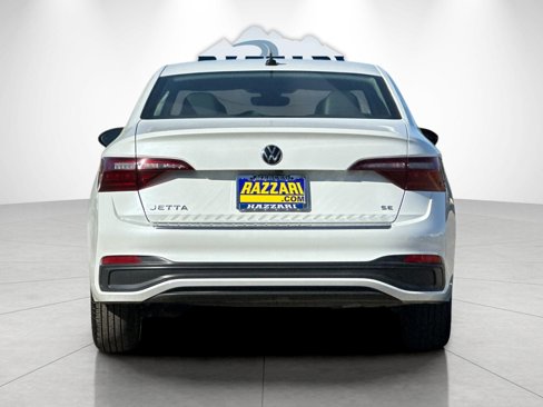 Used 2024 Volkswagen Jetta SE image 4